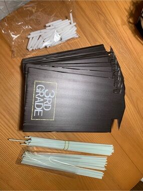 13PCS Graduation Yard Signs K-12 Photo Lawn Decor Black Gold w Stakes